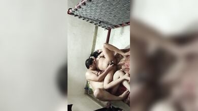 चुदासी इंडियन मौसी की चूत और गांड की सर्विस सेक्स टॉय से