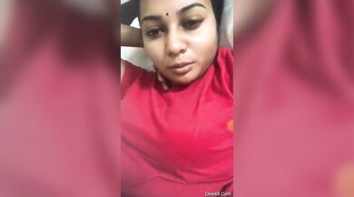 इंडियन लड़की ने थूक लगाकर मसले अपने कसैले बूब्स