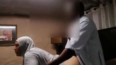 बड़ी गांड और चूची वाली मुस्लिम आंटी को अंकल ने चोदा घोड़ी बना के