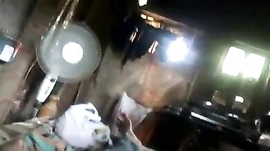 झोपड़े में लंड हिला के चूसा जवान लड़की ने