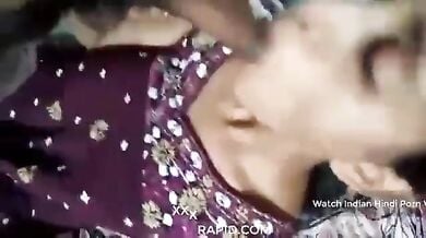 गर्लफ्रेंड से मनचाहे तरीके से लंड चूसाने के बाद उसके घुटने मोड़कर की चुदाई