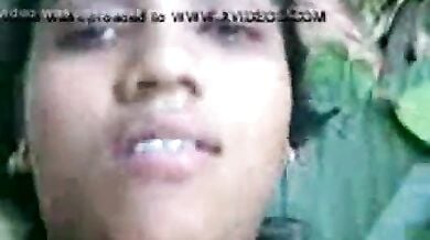 तमिल प्रेमिका की खूबसूरत चिकनी चूत हरे पत्तों पर चोदी