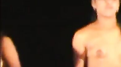 उत्सव में गांव वालों के सामने स्टेज पर नंगी नाचती तीन रंडियां