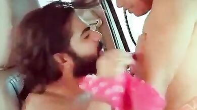एक्स बॉयफ्रेंड के साथ कार में चुदाई करती शादीशुदा औरत