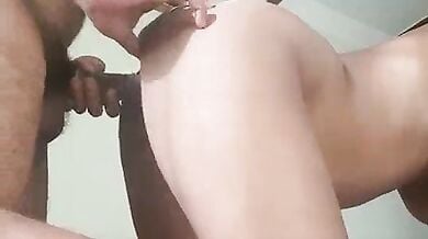 लड़की ने बॉयफ्रेंड पर सवार होकर चूत रगड़कर चोदा उसका लंड