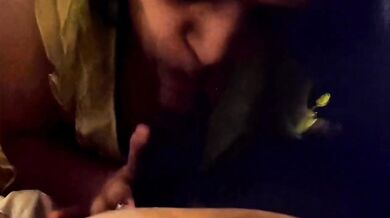 ओनसाईट के लिए बॉस का काला लंड चूसा भाभी ने