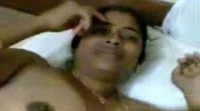 बड़े बूब्स वाली मल्लू बीवी ने पति का लंड पल्लू से पोंछकर चूसा