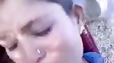 दो लड़कों ने की अपने गांव वाली लड़की की खेत में चुदाई