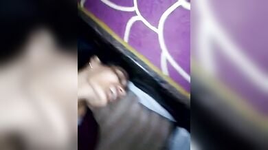 देसी भाभी की चिकनी चूत चुदाई की मूवी बनाई पति ने