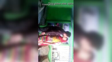 घागरा ऊपर उठाकर पड़ोसी यार से किचन में चुदी गुजराती औरत