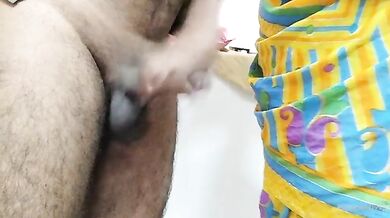 कामवाली ने मालिक का लंड हिलाकर माल निकाला