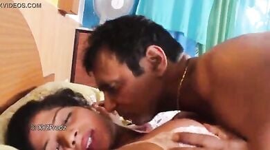 पगलेट सक्सेना जी को मिला भाभी जी के कपड़े उतारकर चोदने का मौका