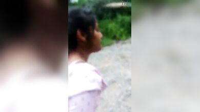 दीदी की सहेली को खुले में चोदकर लड़के ने माल गिराया