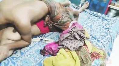लूंगीधारी पति ने बीवी की झाटों वाली चूत में उंगली कर की चुदाई