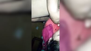 पानी पूरी वाले की बीवी के मुहं में काले लंड को घुसा के लोलीपोप सकिंग करवाया