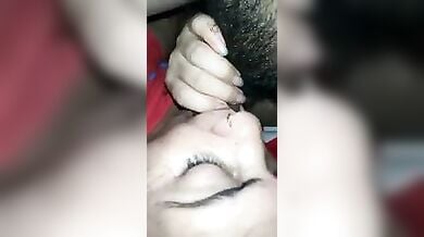 पानी पूरी वाले की बीवी के मुहं में काले लंड को घुसा के लोलीपोप सकिंग करवाया