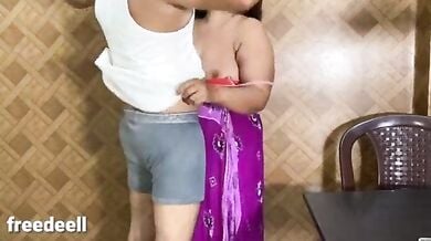 मोटी फिगर वाली दोस्त की सेक्सी माँ को चोदने का वीडियो