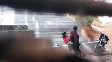 पार्क में खुलेआम चुदाई करते इंडियन लवर्स को चुपके से फिल्माया