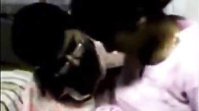 अधेड़ उम्र चाचा ने अपनी जवान भतीजी के बूब्स जमकर दबाएं