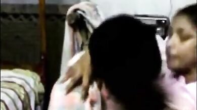 अधेड़ उम्र चाचा ने अपनी जवान भतीजी के बूब्स जमकर दबाएं