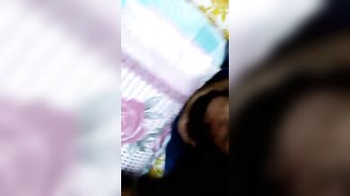 अपने यार से चुद रही बीवी ने पति के लंड को मुट्ठ मार दिया