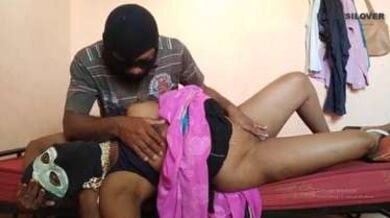 इंडियन पति पत्नी ने बनाई अपनी होममेड ब्लू फिल्म