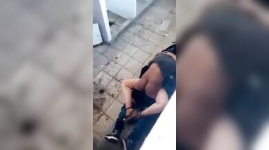 बंजर पड़े टॉयलेट में चुदाई करते लवर्स को चुपके से फिल्माया