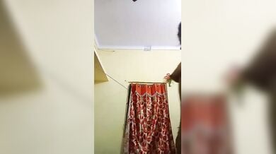 छोटे छोटे बालों वाली मेम साहब ने दिखाया अपना नंगा बदन