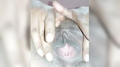 क्यूट लड़की ने ब्रा पैंटी निकालकर दिखाए अपने बड़े बूब्स औऱ चर्बीदार चूत