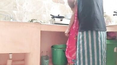 शादीशुदा कजिन बहन को किचन में घोड़ी बना कर चोदा