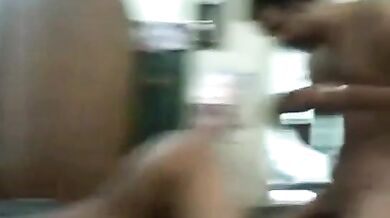 पलंग तोड़ चुदाई में पति ने बीवी की चूत पर मारे आडे टेढ़े शॉट्स