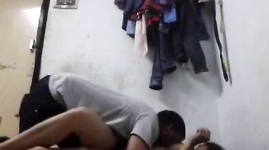 बॉयफ्रेंड के किराए के कमरे में आकर गर्लफ्रेंड नंगी होकर मस्त चुदी