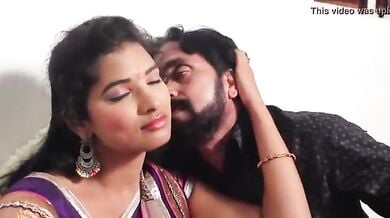 दबंग आंध्रा औरत साड़ी उठाकर मवाली के मुंह पर मूती