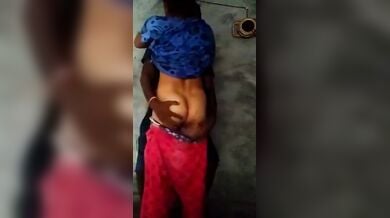 भाभी की गोरी गांड पर चुम्मा दिया और चोदी लवर ने
