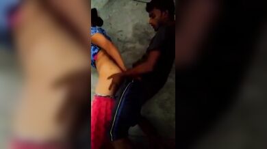 भाभी की गोरी गांड पर चुम्मा दिया और चोदी लवर ने
