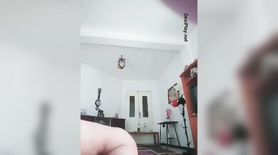 मलाईदार बदन वाली सौतेली बहन के चूतड़ों के साथ खेलता भाई