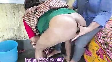 गांड खोलकर पोछा लगाती कामवाली को सिखाया चुदाई का सबक