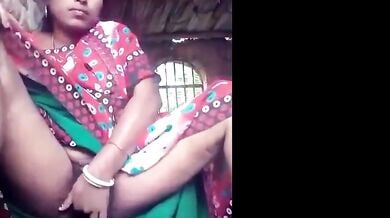 गाँव की भोली शक्ल वाली आंटी का फिंगर सेक्स वीडियो