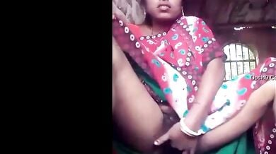 गाँव की भोली शक्ल वाली आंटी का फिंगर सेक्स वीडियो