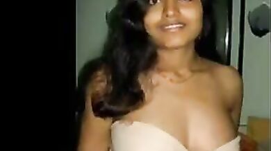 ट्रेन के सफर में सोई दीदी के पीछे साली ने लिया जीजा के साथ चुदाई का मजा