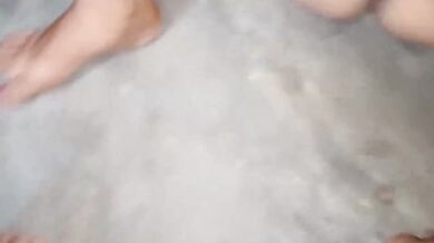 गाँव की देसी लड़की की चूत चिकनी की लंड की मलाई से