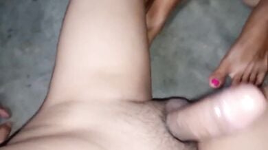 गाँव की देसी लड़की की चूत चिकनी की लंड की मलाई से