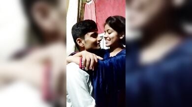 फिजिक्स के ट्यूशन वाले सर ने देसी लड़की को किस कर के बूब्स चुसे
