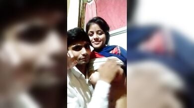 फिजिक्स के ट्यूशन वाले सर ने देसी लड़की को किस कर के बूब्स चुसे
