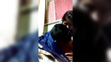 फिजिक्स के ट्यूशन वाले सर ने देसी लड़की को किस कर के बूब्स चुसे