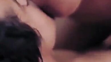 गोल्डन बिकनी पहनी गर्लफ्रेंड के साथ बॉयफ्रेंड ने किया हॉट रोमांस