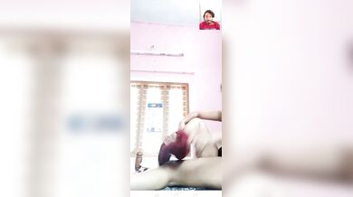 एक्स बॉयफ्रेंड के लिए वीडियो कॉल पर शादीशुदा गर्लफ्रेंड ने उतारे कपड़े