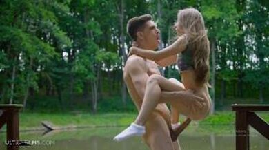 तालाब किनारे मर्द ने अपने गधे जैसे लौड़े से चोदी नाजुक बदन लड़की