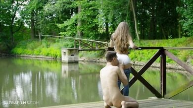 तालाब किनारे मर्द ने अपने गधे जैसे लौड़े से चोदी नाजुक बदन लड़की