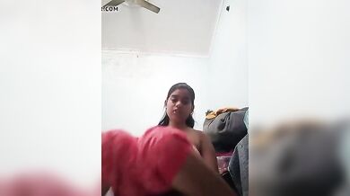 गुजराती भाभी के सेक्सी बूब्स और गुलाबी चूत की नंगी सेल्फी वीडियो